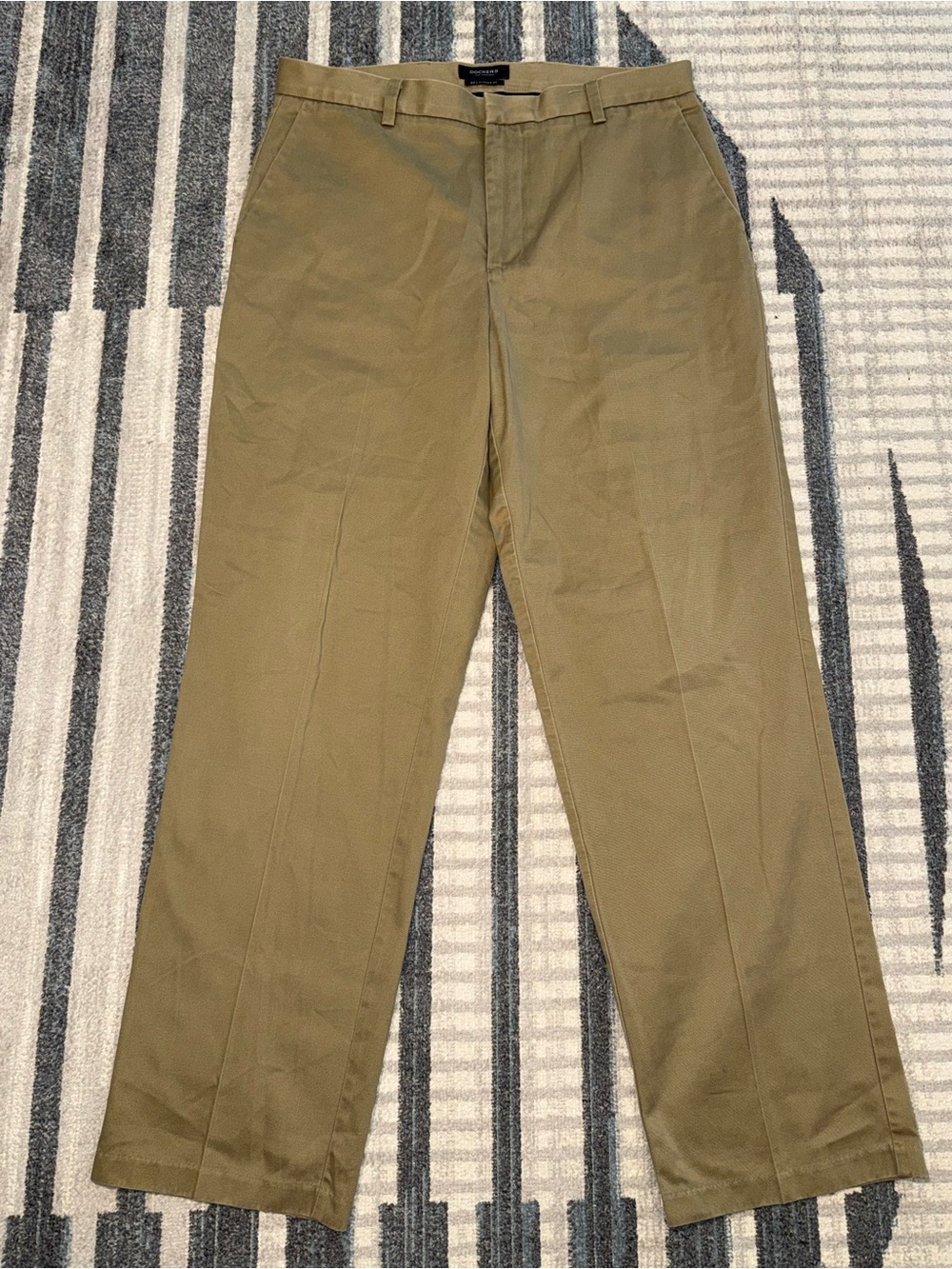 Dockers D3 Classic Fit Men's Beige/Tan Straight Chino Pants Size 36x34 Comfort